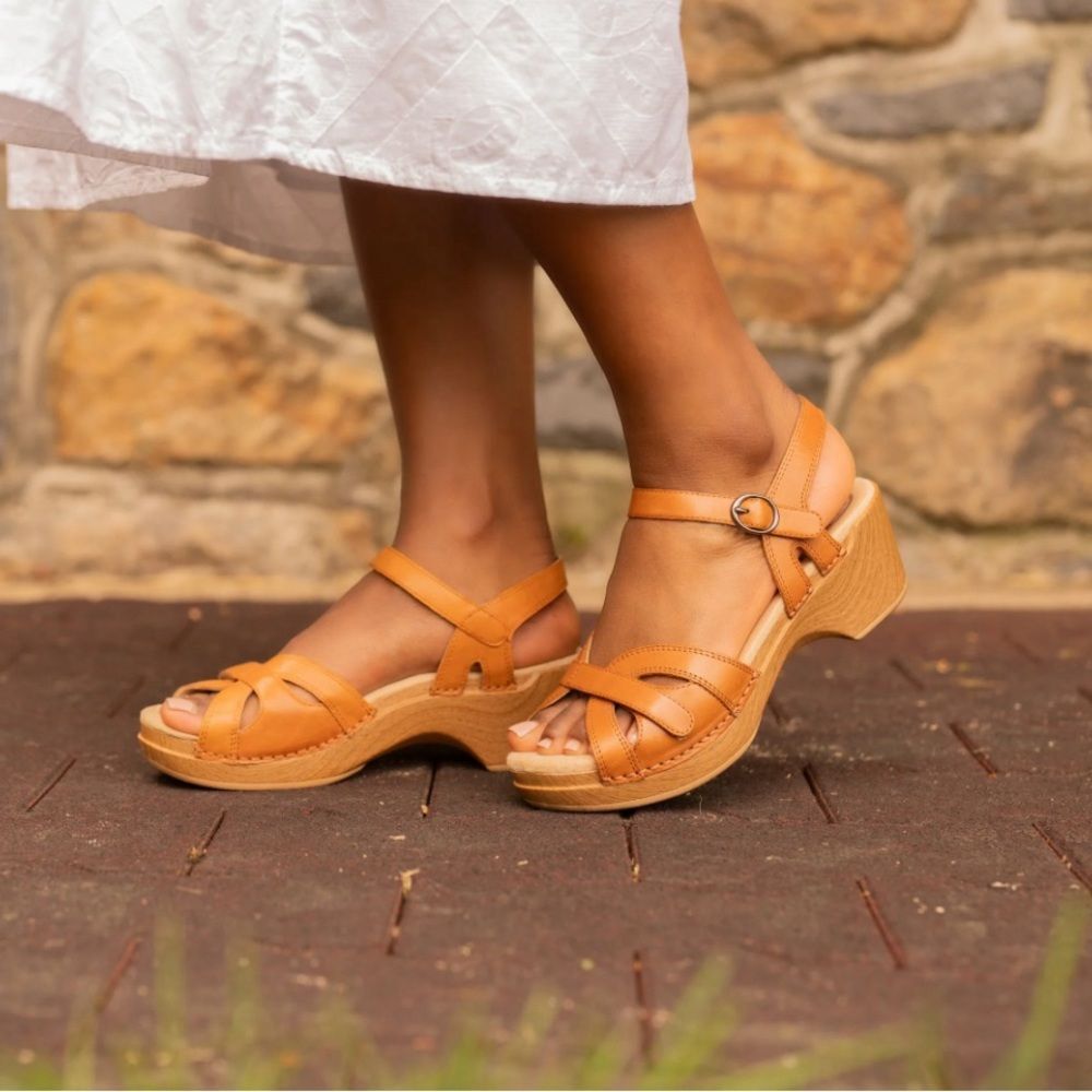 DANSKO SEASON HEELED SANDAL SZ 40